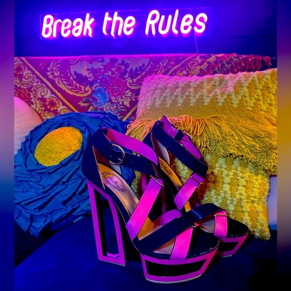 Shoes - Funky Platform Party Shoes Sz 8